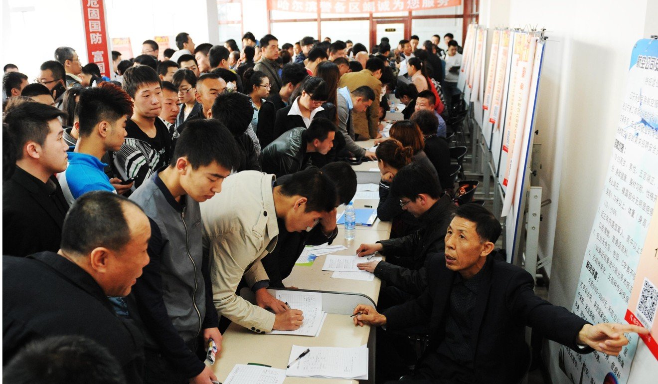 Former soldiers scrutinise employment opportunities at a job fair for veterans in Harbin, Heilongjiang province, in May 2014. Photo: Xinhua