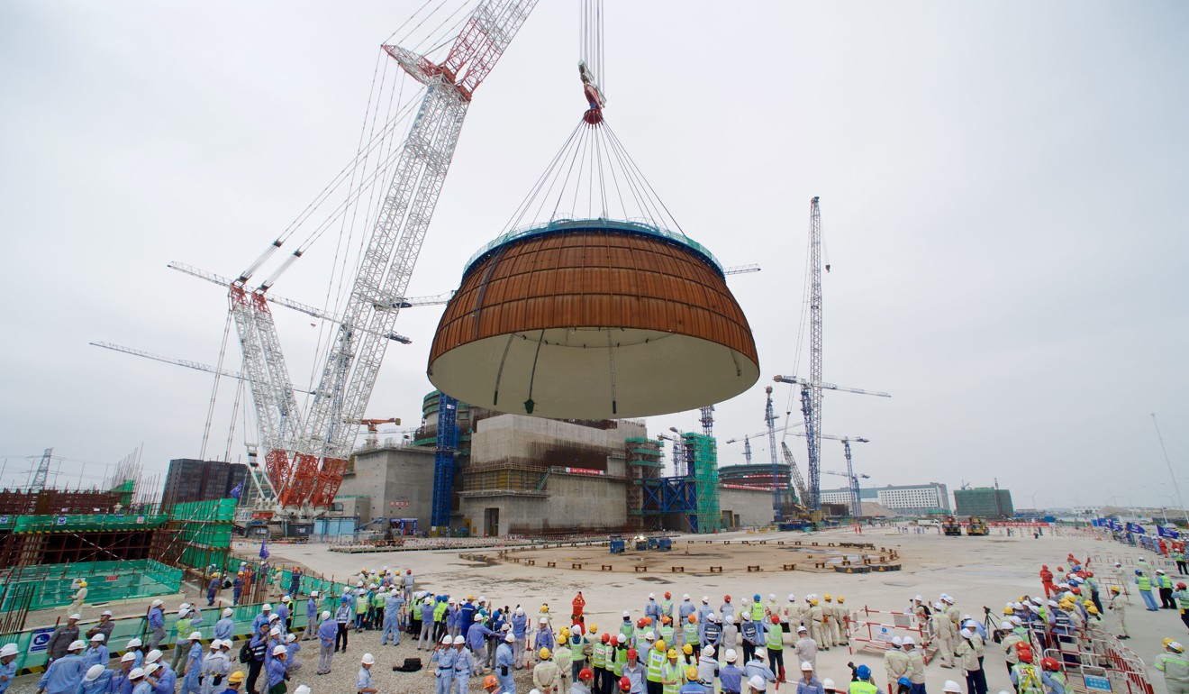 The dome of a Hualong One reactor is lowered into place in Fuqing, Fujian province. Photo: Xinhua