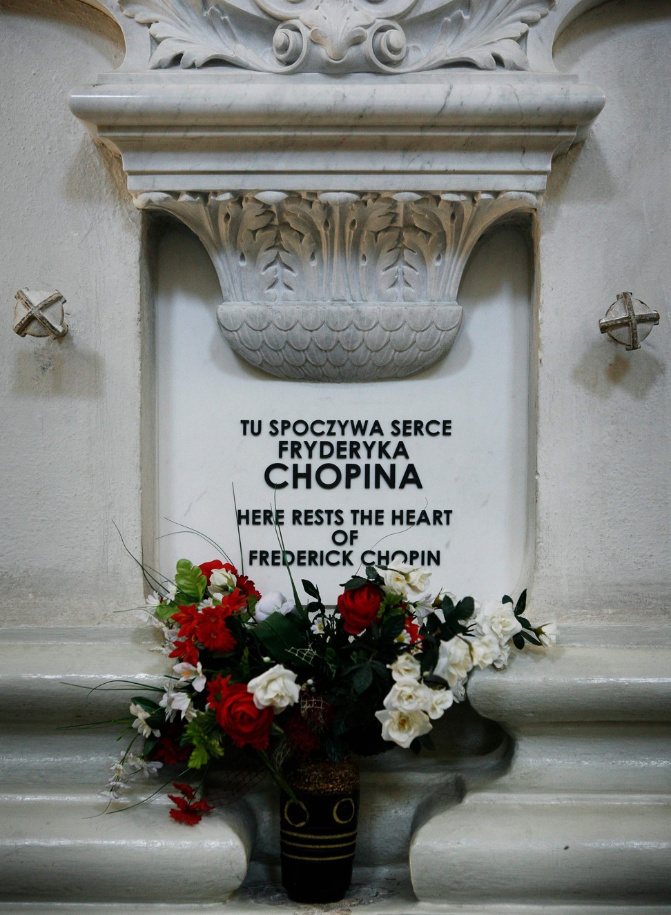 Похороненный шопен. Костел Святого Креста в Варшаве сердце Шопена. Сердце Шопена. Сердце Шопена в Варшаве. Фредерик Шопен могила в Польше.