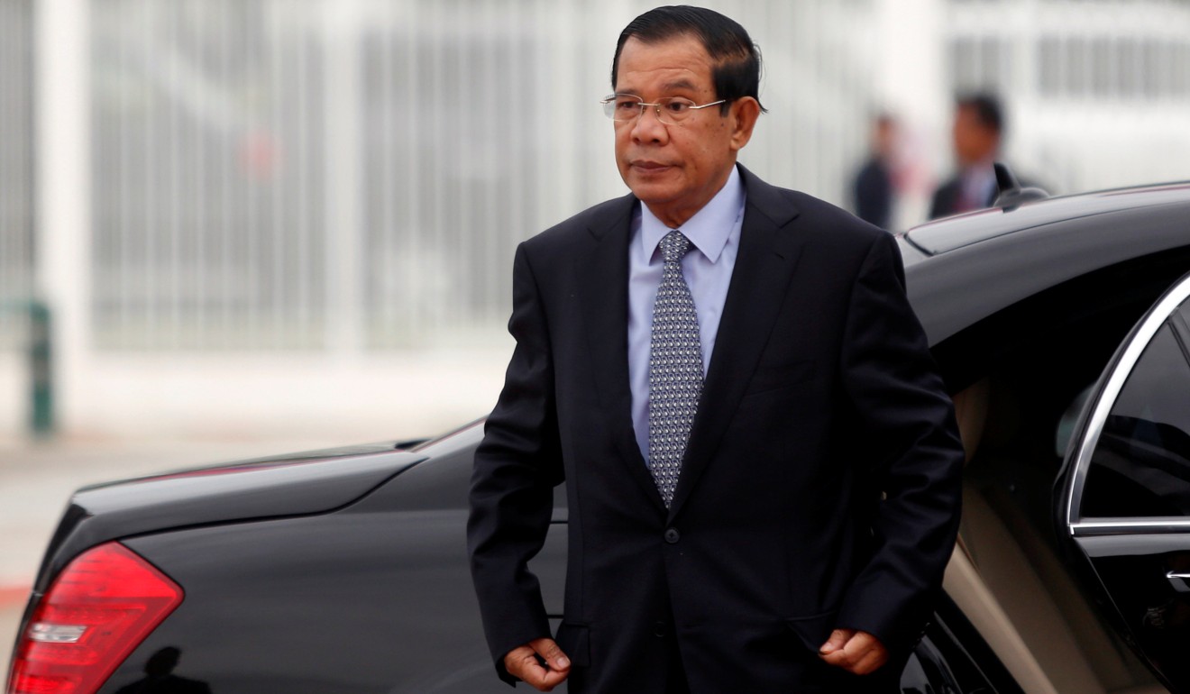 Hun Sen arrives at Phnom Penh airport. Photo: Reuters