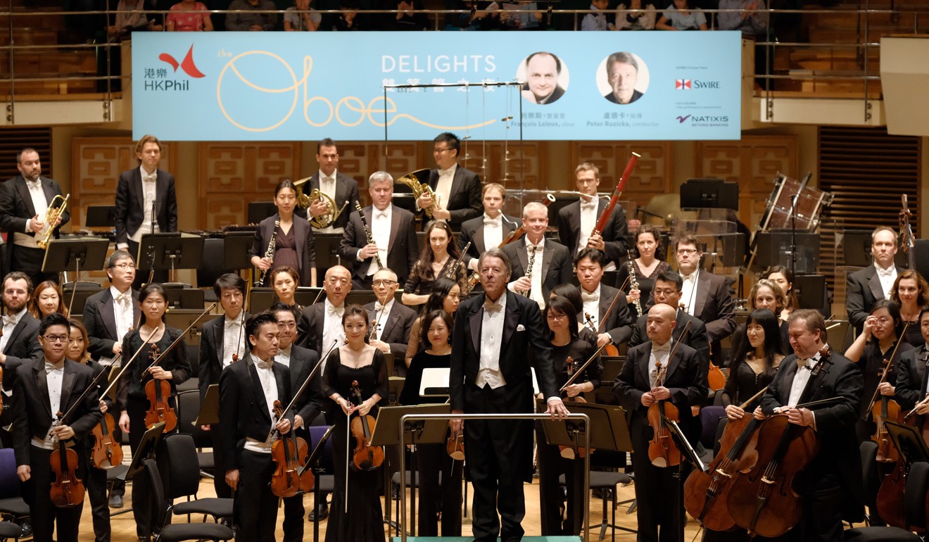 Conductor Peter Ruzicka with the Hong Kong Philharmonic Orchestra. Photo: Ka Lam