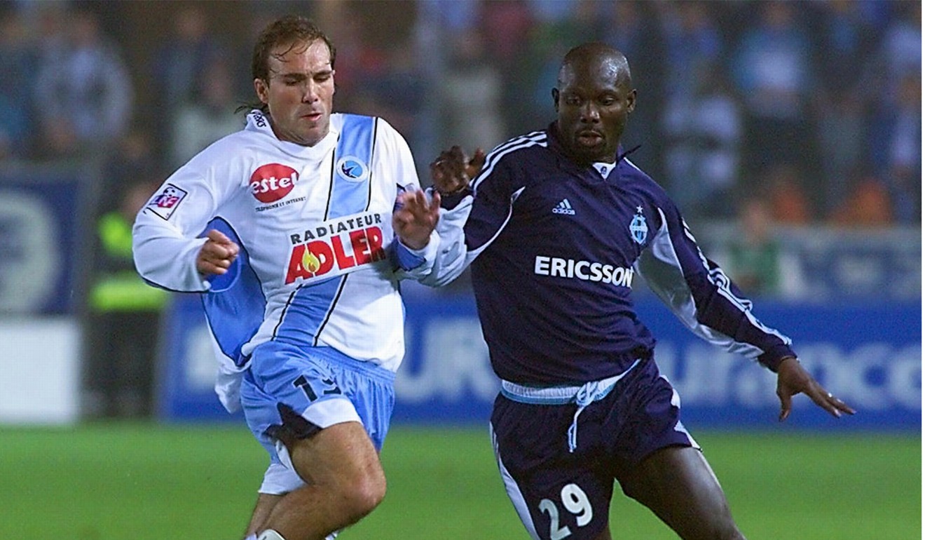 (In this file photo taken on October 28, 2000 Marseille striker George Weah (right) vies for the ball with Strasbourg's Luis Belloso during a French football championship match between Strasbourg and Marseille in Strasbourg. Photo: Agence France-Presse