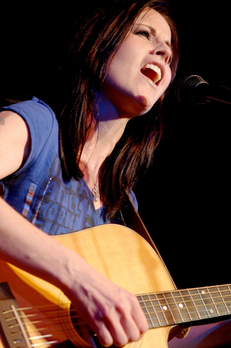 Dolores O'Riordan performs at Grappa’s Cellar in Jardine House, Central, in 2007. Photo: Steve Cray