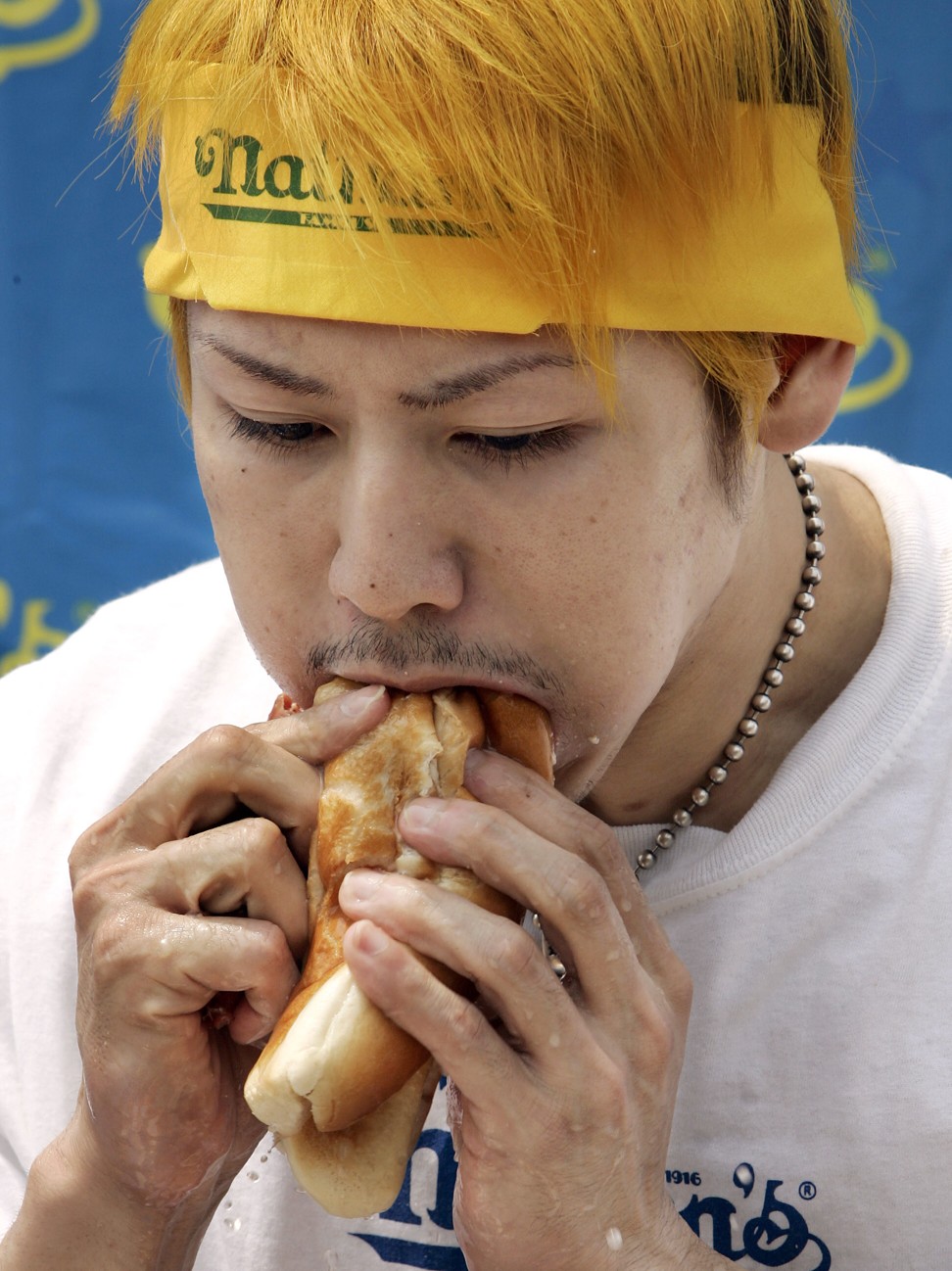 A speed-eating competitor. Changes in eating speed can affect obesity, a study of diabetics found. Photo: AFP