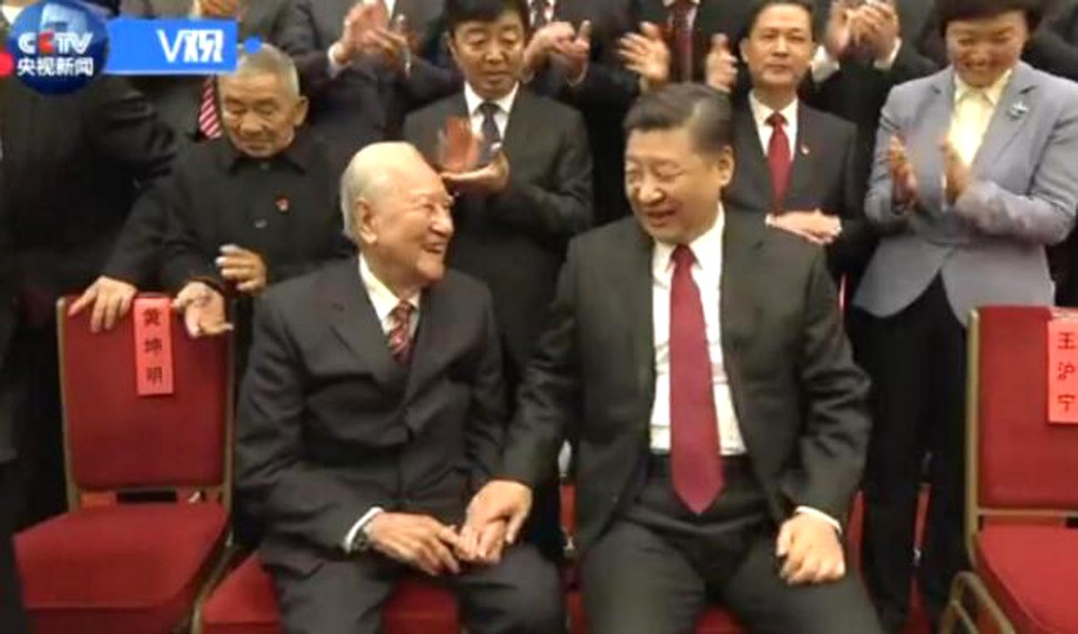 Huang sat beside Chinese President Xi Jinping in November for a group photograph of more than 600 Chinese citizens honoured as “ethical workers”. Photo: Chinaso.com