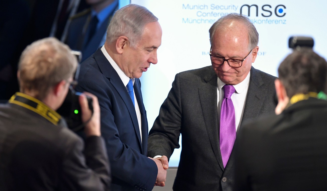 Netanyahu is greeted by chairman of the Munich Security Conference Wolfgang Ischinger on February 18, 2018. Photo: AFP