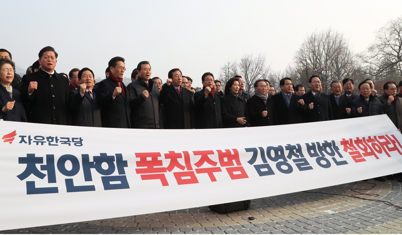 Members of the main opposition Liberty Korea Party protesting against a planned visit by Kim Yong-chol, a senior official of the powerful Workers’ Party. Photo: EPA