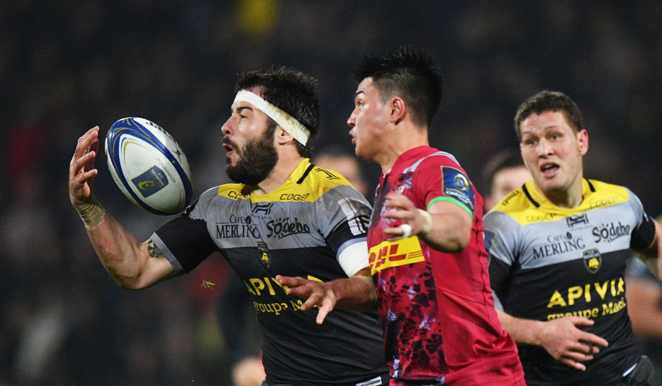 Marcus Smith pressures La Rochelle's Pierre Aguillon in the European Champions Cup. Photo: AFP