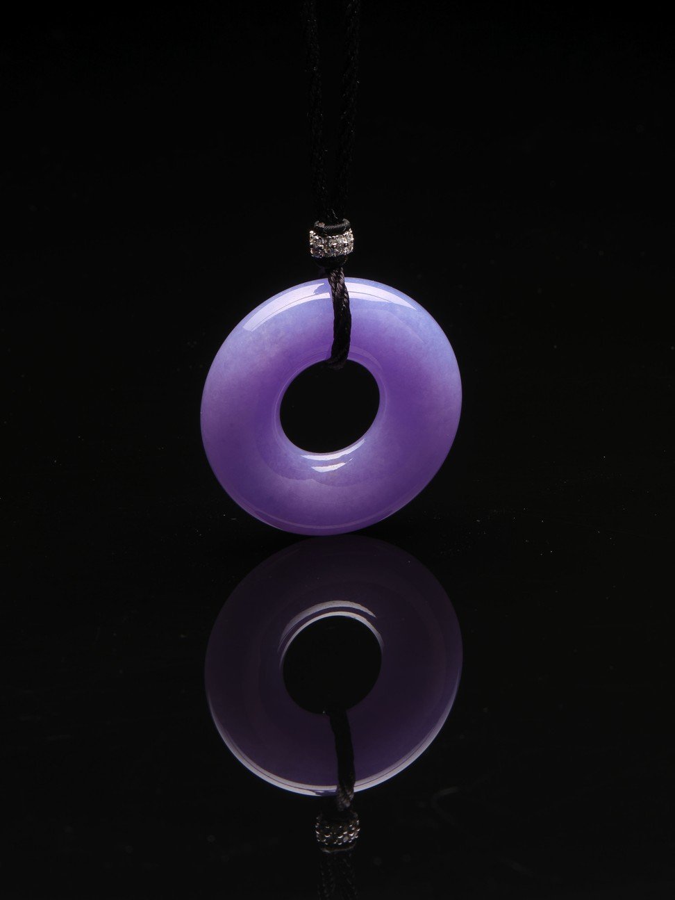 Siam Color Gems & Jewelry ‘s lavender jade loop, which is valued at HK$1.8 million (US$230,000). 