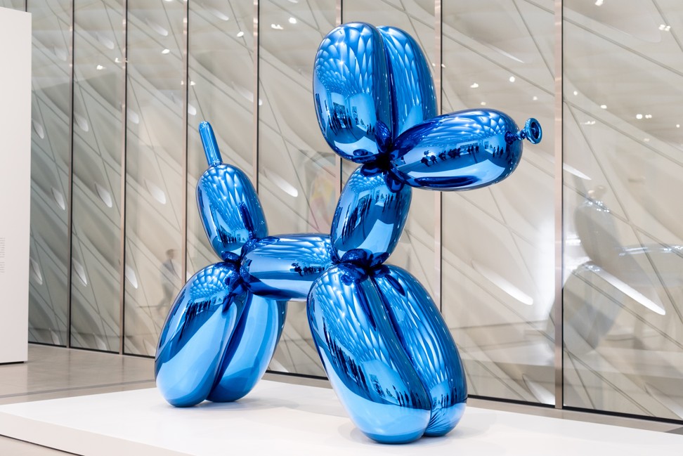 Balloon Dog Louis Vuitton X Jeff Koons - the Masters Collection Editorial  Photography - Image of store, display: 122742757