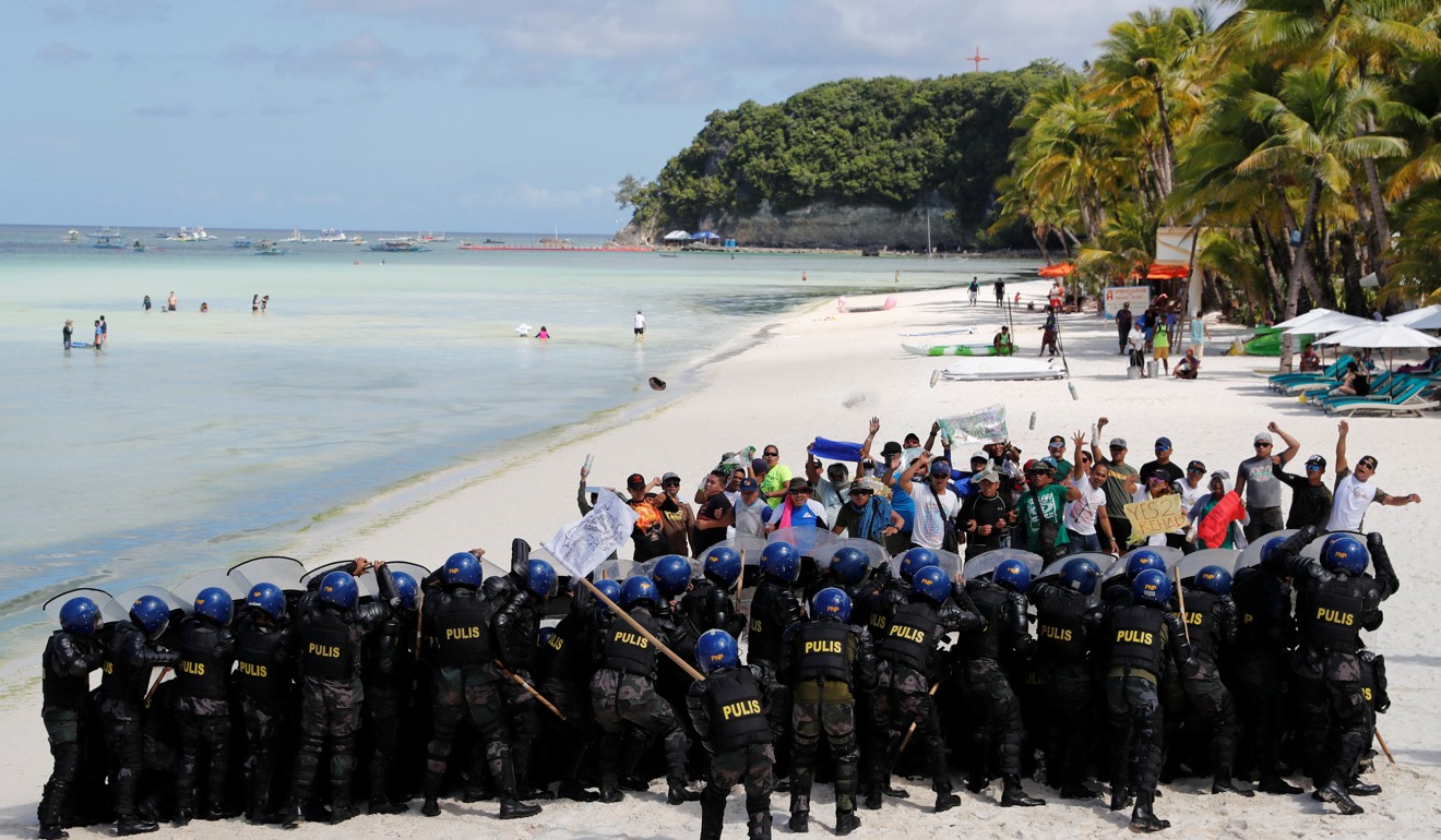 Police take part during a simulation of a protest during a military and police drill in preparation for the temporary closure of the holiday island Boracay in Philippines. Photo: Reuters