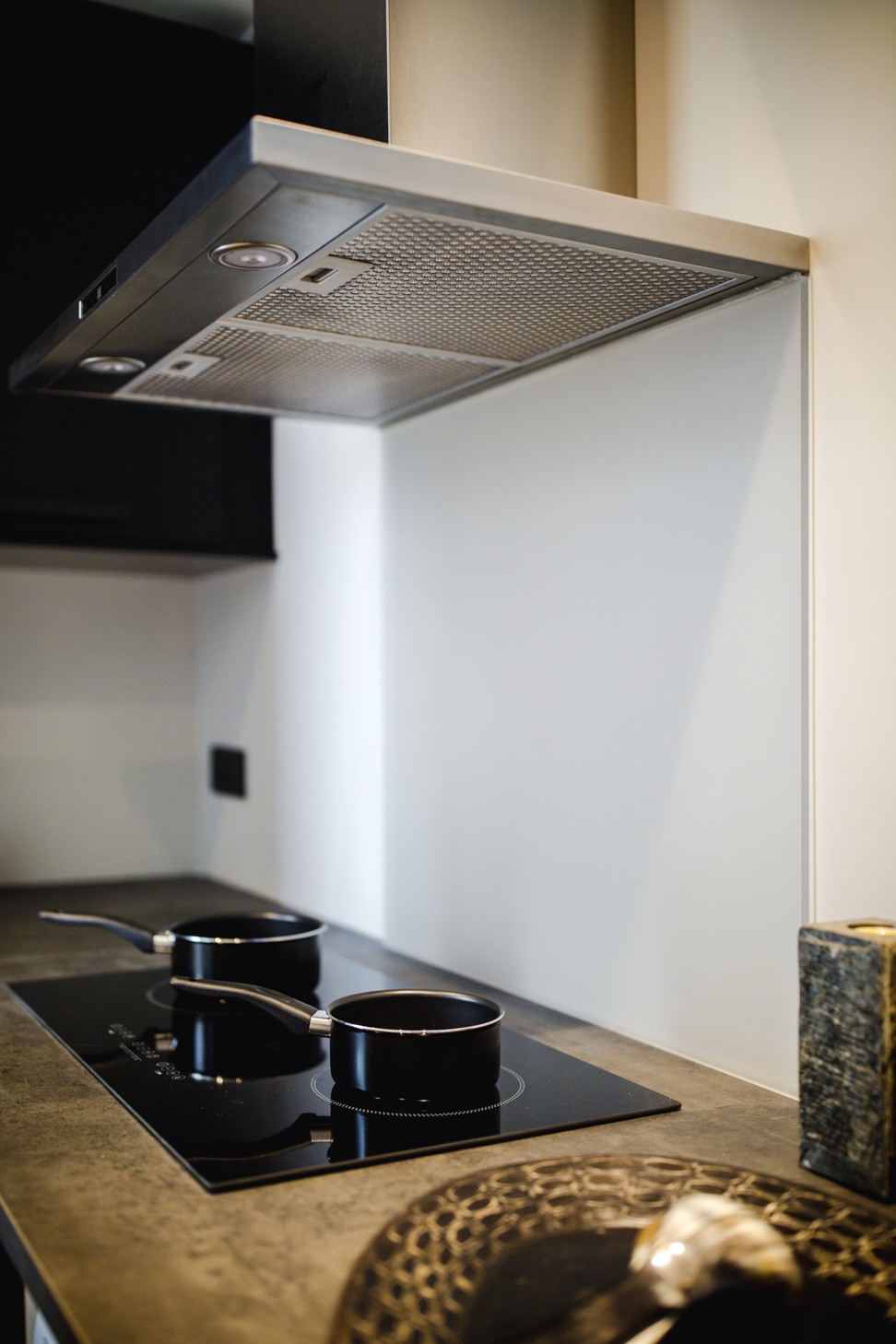 An wipe-clean acrylic splashback keeps the kitchen looking fresh.