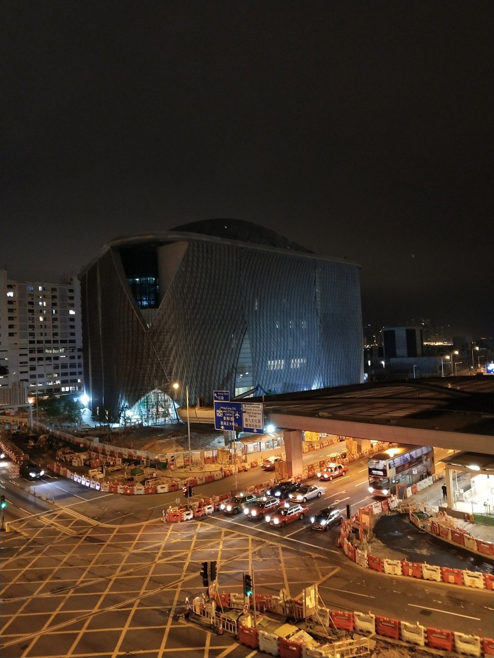 A lowlight photo looking towards the Xiqu Centre for Chinese opera in Hong Kong’s West Kowloon Cultural District, taken using the Vivo X21’s 12-megapixel dual camera with f/1.8 lens.
