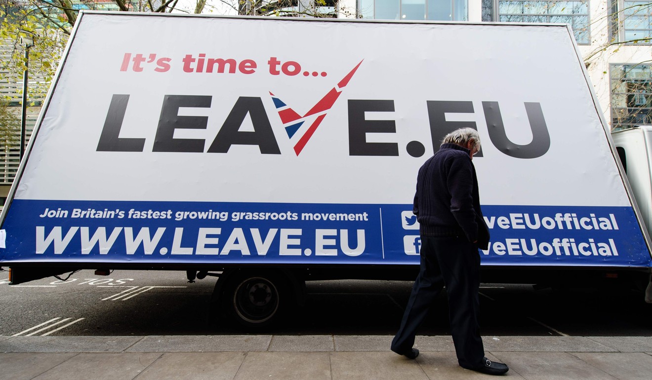 A man walks past a campaign poster in London in November 2015, ahead of the referendum held in June 2016, in which a majority of Britons voted to leave the European Union. Photo: AFP 