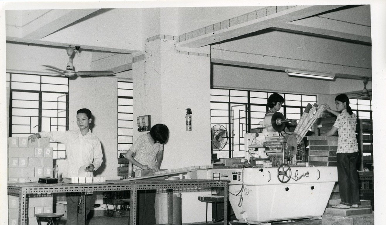Employees making White Flower oil in the 1960s. Photo: courtesy of Hoe Hin Pak Fah Yeow