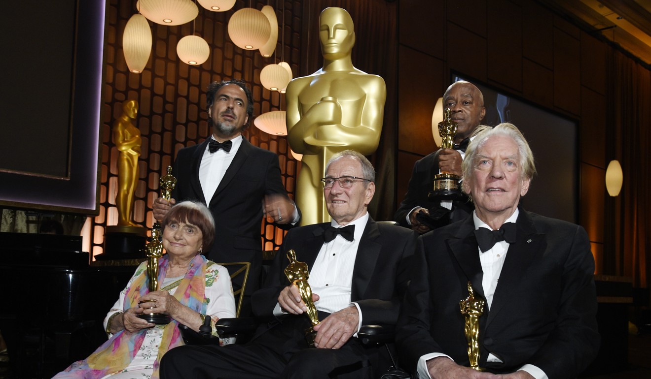 Agnès Varda, Alejandro Gonzales Inarritu, Owen Roizman, Charles Burnett and Donald Sutherland pose with their Oscars following a ceremony in Los Angeles last year. Photo: AP