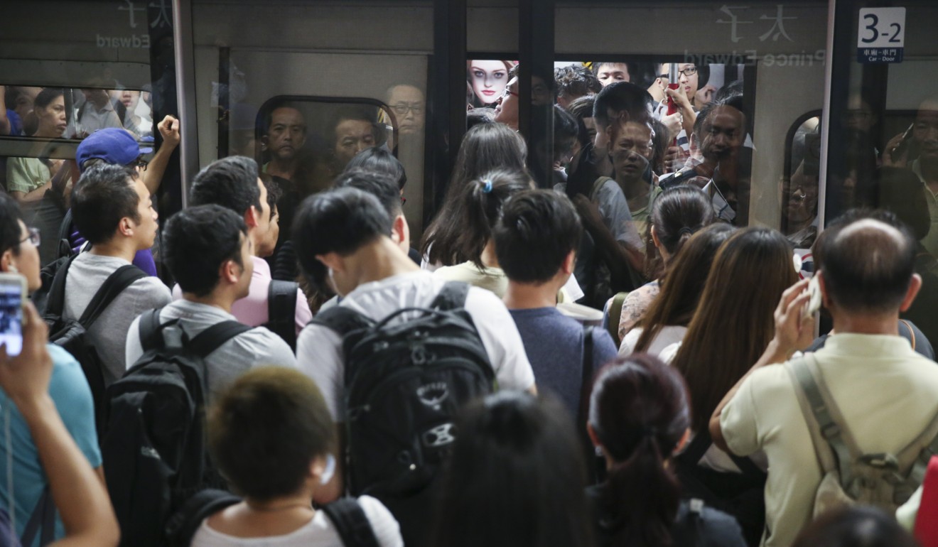MTR Tsuen Wan line service delay causes long queues at Prince Edward Station. 28JUL17 SCMP / Sam Tsang