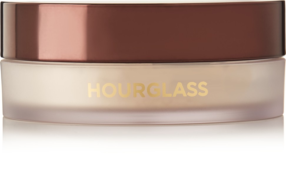 Hourglass Veil setting powder is an ultra-refined powder formulated with light-reflecting particles to blur imperfections