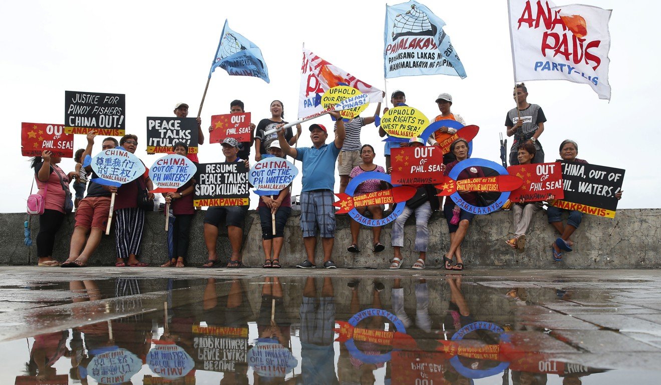 Protesters denounce China over its coastguards' alleged seizure of fish caught by Filipino fishermen near the Scarborough Shoal. Photo: AP