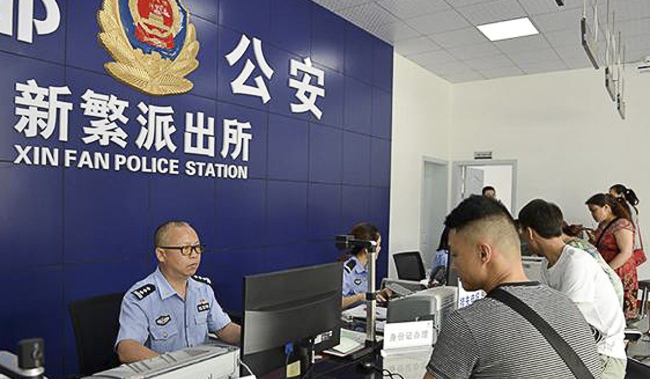 Wu Fengchuan is responsible for processing documents at a police station in Sichuan. Photo: news.163.com