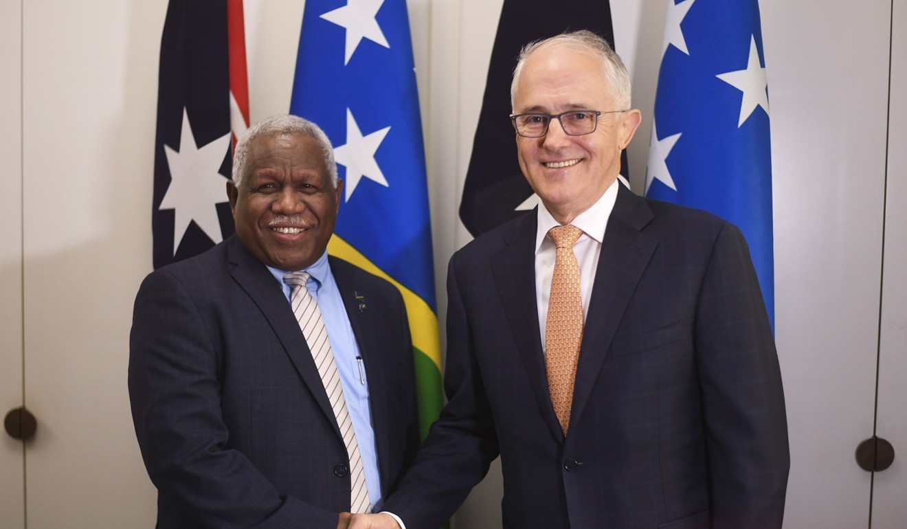 Prime Minister of the Solomon Islands Rick Houenipwela (L) and Australian Prime Minister Malcolm Turnbull (R) shake hands on June 13, 2018. Australia has stepped in to majority fund an undersea high-speed communications cable to the Solomon Islands, rather than allow Chinese company Huawei to build it. Photo: AFP