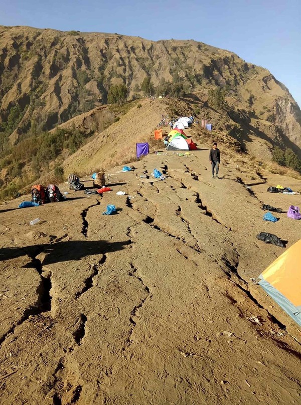 An area used by survivors of the Mount Rinjani earthquake in Sembalun, West Nusa Tenggara, Indonesia. Photo: AFP