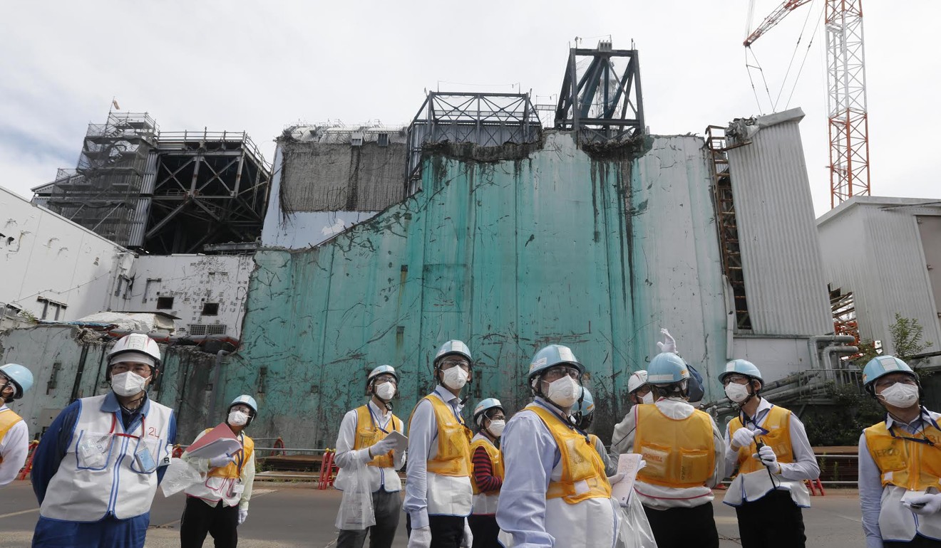Foreign journalists receive information about decommissioning works at the Fukushima Dai-ichi nuclear power plant in July 2018. Photo: AFP