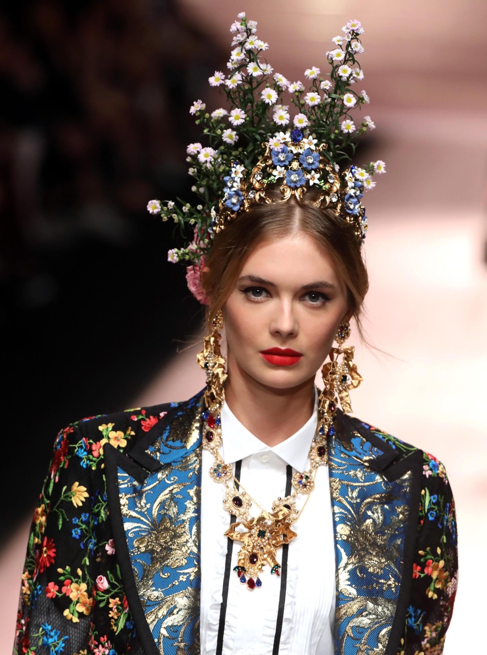 One model wore a flower crown and a layered skirt with straw tassels. Photo: EPA-EFE