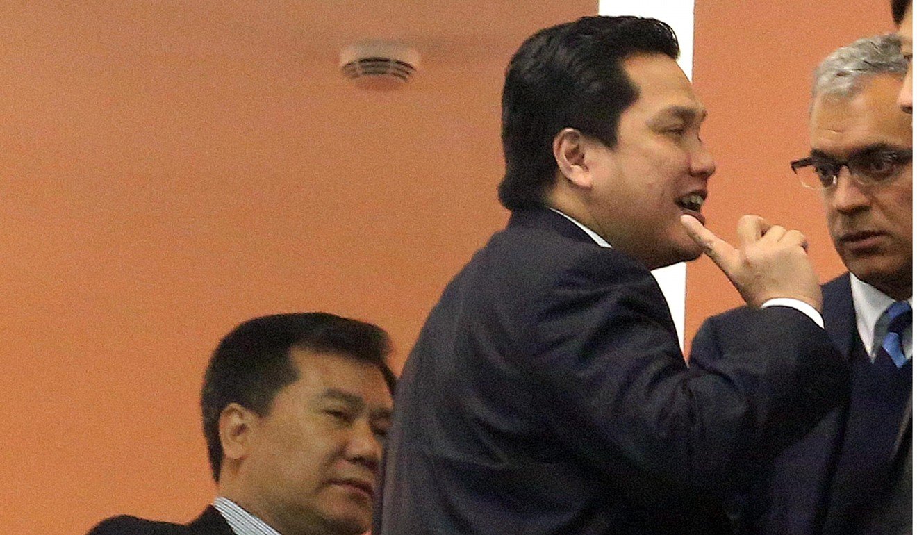Zhang Jindong (left) owner of the Suning Commerce Group and Erick Thohir at an Inter match in 2016. Photo: EPA