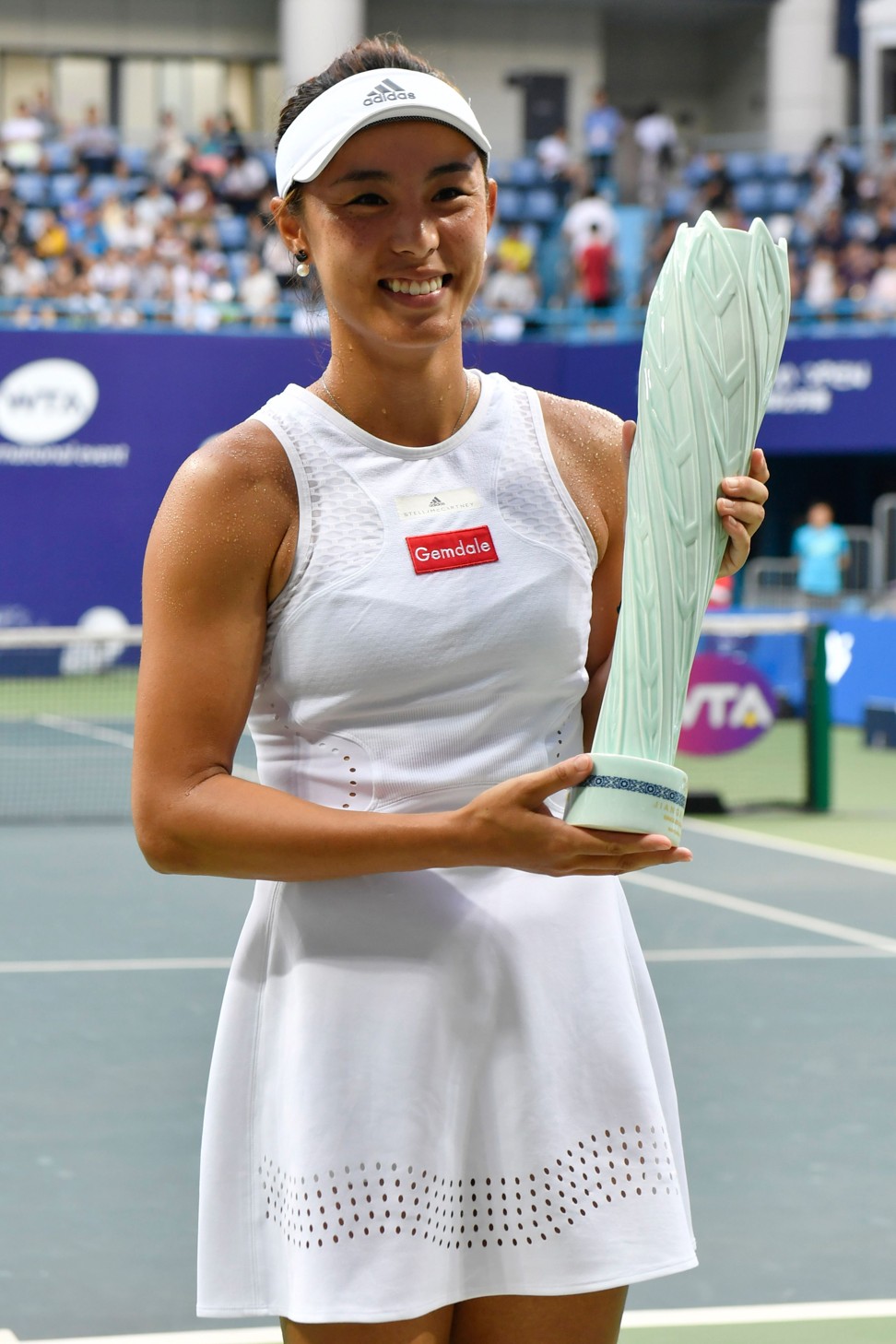 Wang Qiang with her trophy after beating Zheng Saisai in the Jiangxi Open final. Photo: AFP