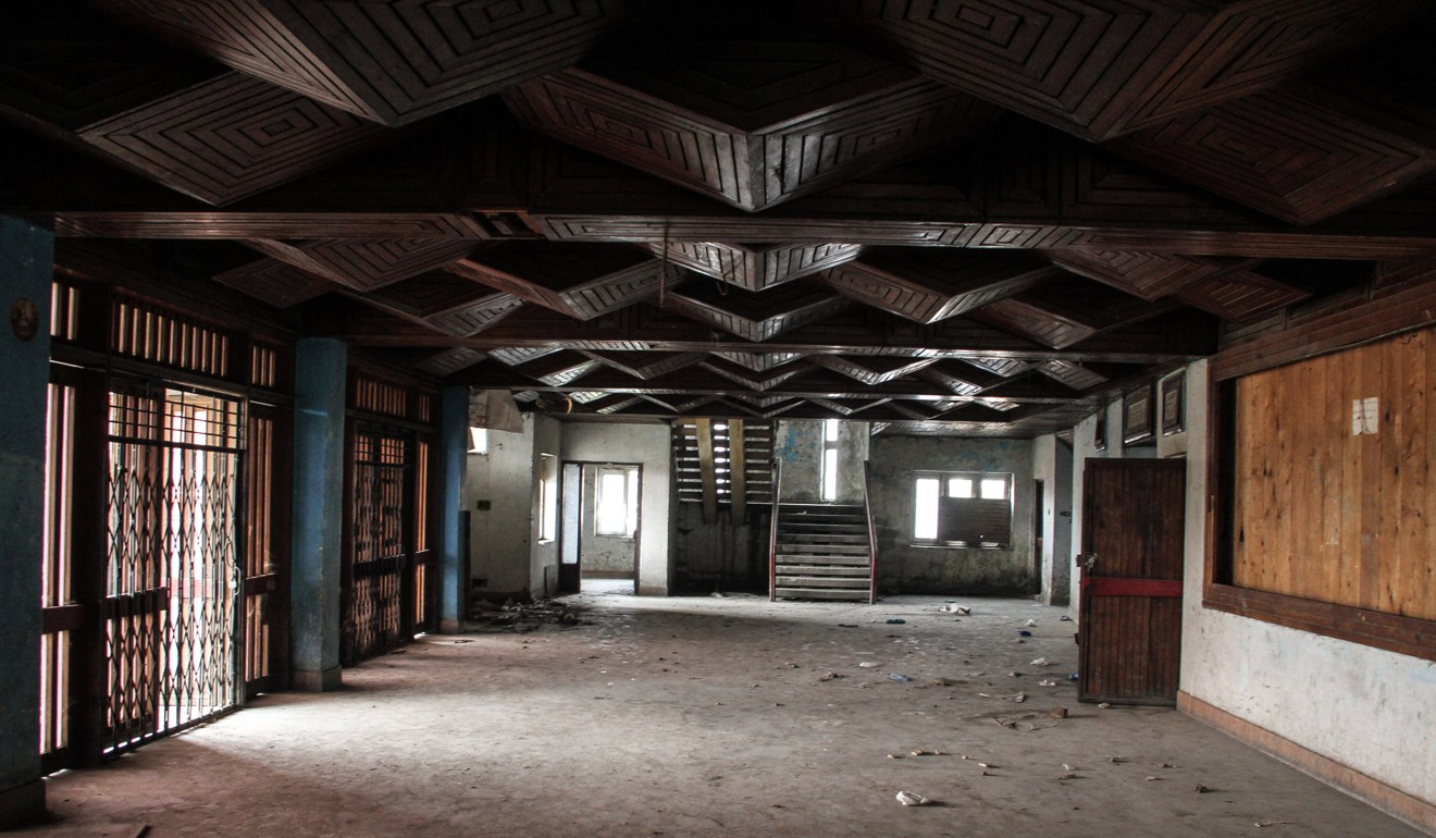 Inside the abandoned Shah cinema in Qamarwari. Photo: Sameer Mushtaq