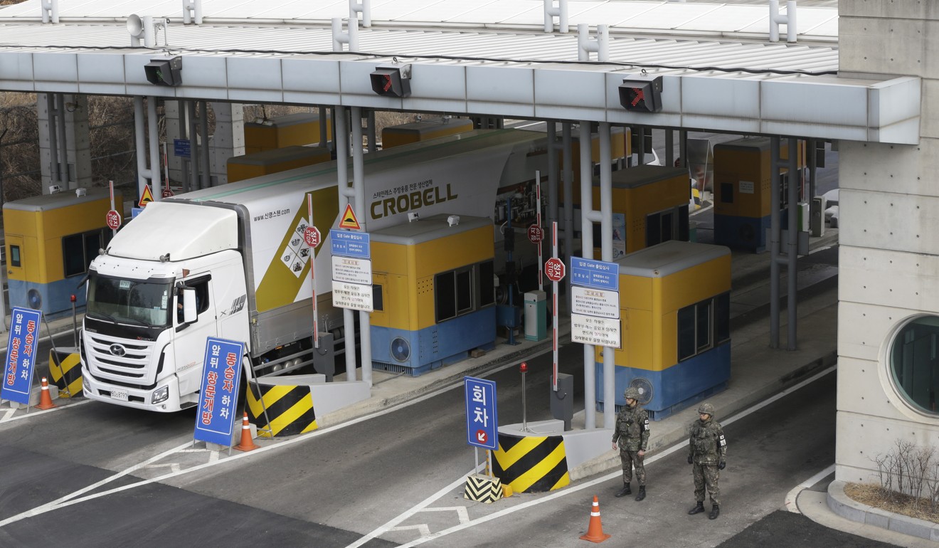 A South Korean cargo truck heads to the North Korean city of Kaesong. Photo: AP