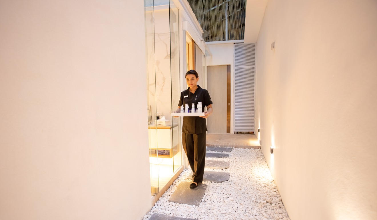 The outdoor pebbled walkway leading from the reception to the spa room allows you to look up and gaze at the sky and verdant trees outside.