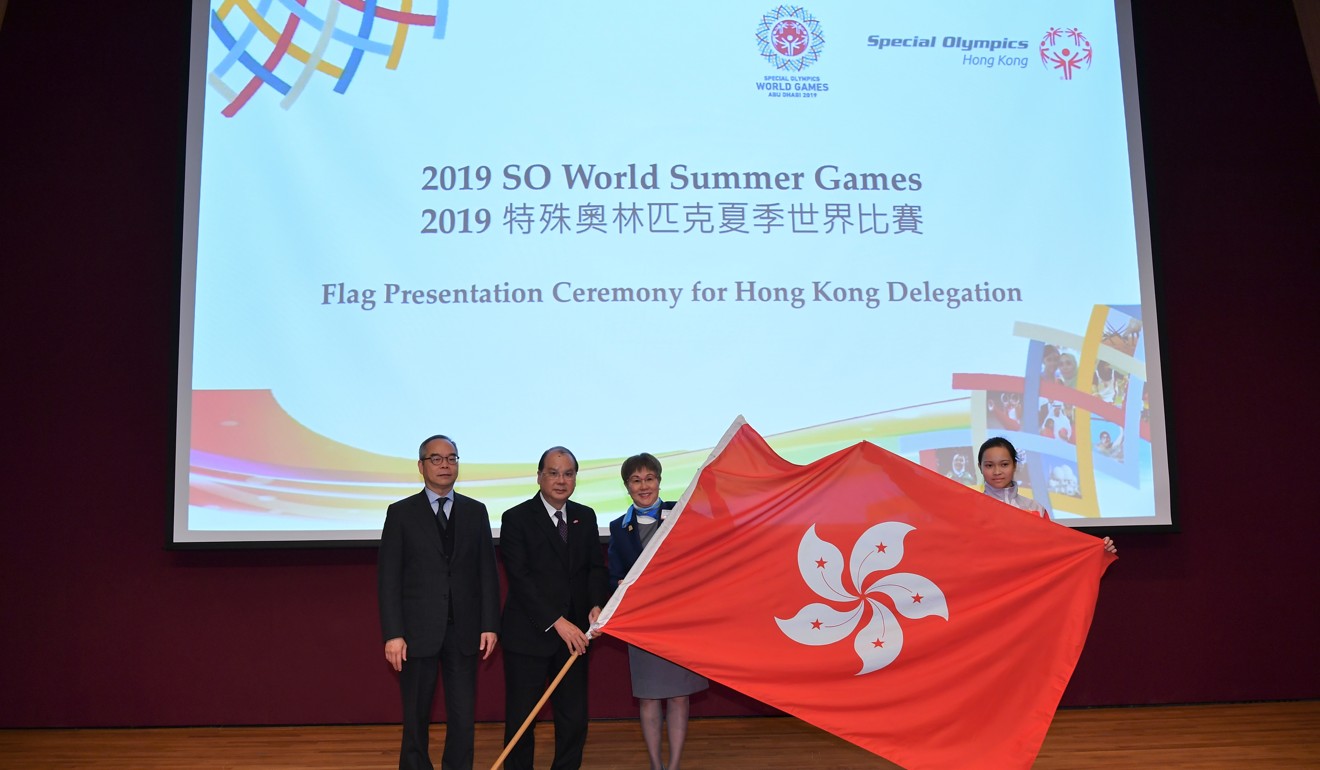 Acting chief executive Matthew Cheung and Secretary for Home Affairs Lau Kong-wah presenting the Hong Kong SAR flag to the head of delegation for Hong Kong Special Olympics, Laura Ling (second right), and a delegation representative. Photo: ISD