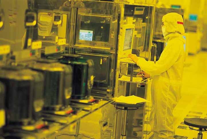 A clean room in a typical wafer fab. (Picture: Taiwan Semiconductor Manufacturing Co., Ltd.)