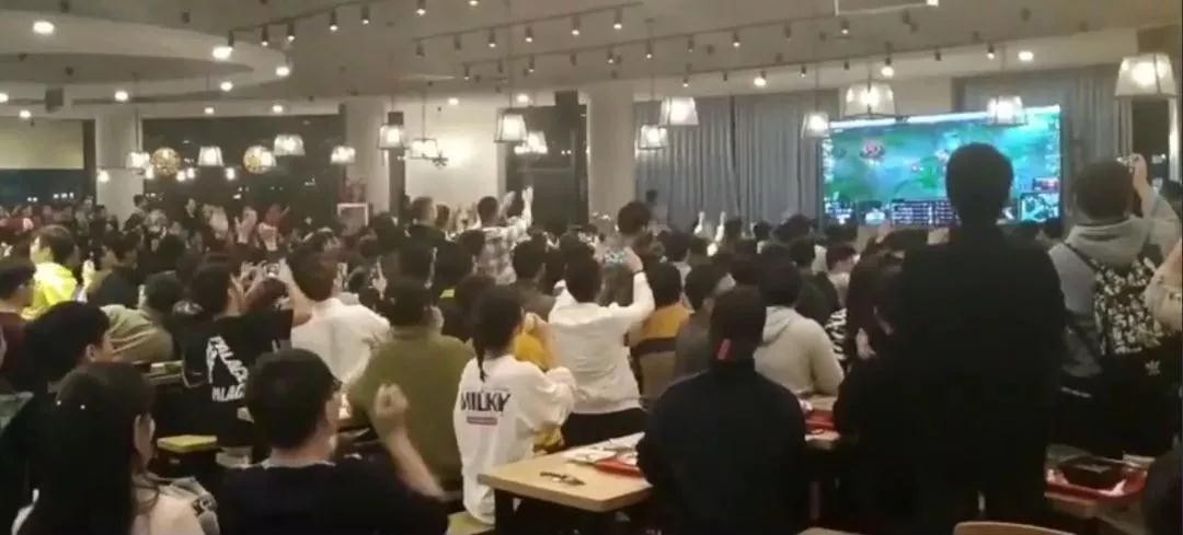 Countless watch parties were held across China. (Picture: CCTV/WeChat)