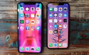 The Apple iPhone XS Max (left) and the iPhone XS. The Max has a 6.5-inch display compared to the XS’s 5.8-inch display. Photo: Ben Sin