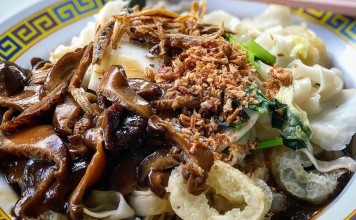 Dry ban mian is a comfort food of choice in Singapore, and it is available in almost every food court and hawker centre.