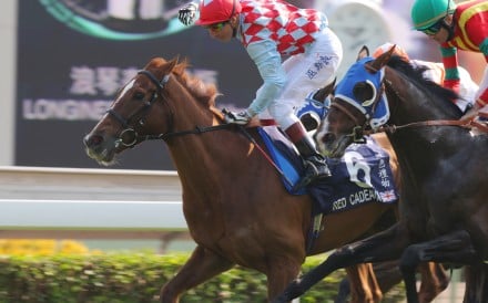 Red Cadeaux just holds off Jaguar Mail to win the Hong Kong Vase.
