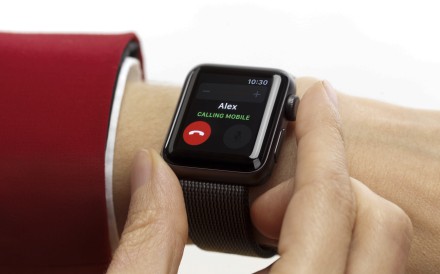Tech analysts say the success of Apple’s new stand-alone smartwatch, which uses cellular connectivity, will require a more efficient battery