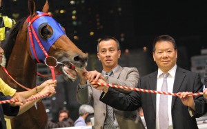 Manfred Man celebrates after Tai Sing Yeh returns to winning form at Happy Valley on Wednesday night. Photo: Kenneth Chan