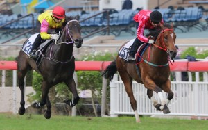 Mr Stunning (Karis Teetan) just holds off Racing Supernova (Joao Moreira) in a trial on Tuesday. Photo: Kenneth Chan