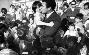 Muhammad Ali visits Vietnamese refugees at the Kai Tak East Refugee Transit Centre in 1979. Photo: Sunny Lee/SCMP