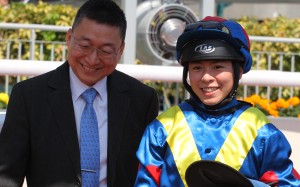 Kei Chiong celebrates with her master Francis Lui after the apprentice scored her first win since returning from injury on Helen’s Choice. Photo: Kenneth Chan