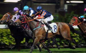 Keith Yeung storms to the line aboard Red Marvel in the last race to complete trainer John Size’s treble for the night. Photos: Kenneth Chan