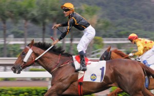 Karis Teetan points at Able Friend after winning the Group Two Premier Bowl in October 2015, his last victory. Photos: Kenneth Chan