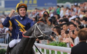 Tommy Berry comes back to scale after winning the 2016 Chairman’s Sprint Prize with Chautauqua. Photos: Kenneth Chan