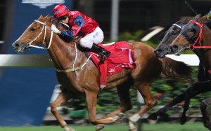 Matthew Chadwick guides The Golden Age to victory at Happy Valley. Photos: Kenneth Chan