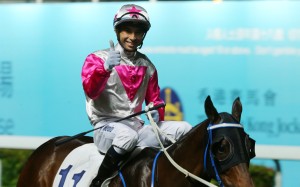 Joao Moreira gives the thumbs up after Sweet Bean’s latest win. Photos: Kenneth Chan.