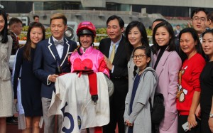 Owner Edmond So (wearing the bow-tie), jockey Olivier Doleuze and trainer Michael Chang celebrate Marqula’s victory. Photo: Kenneth Chan
